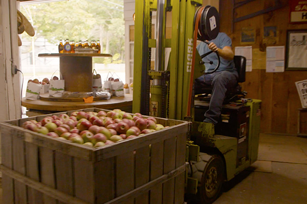Steere-movingapples Steere-movingapples